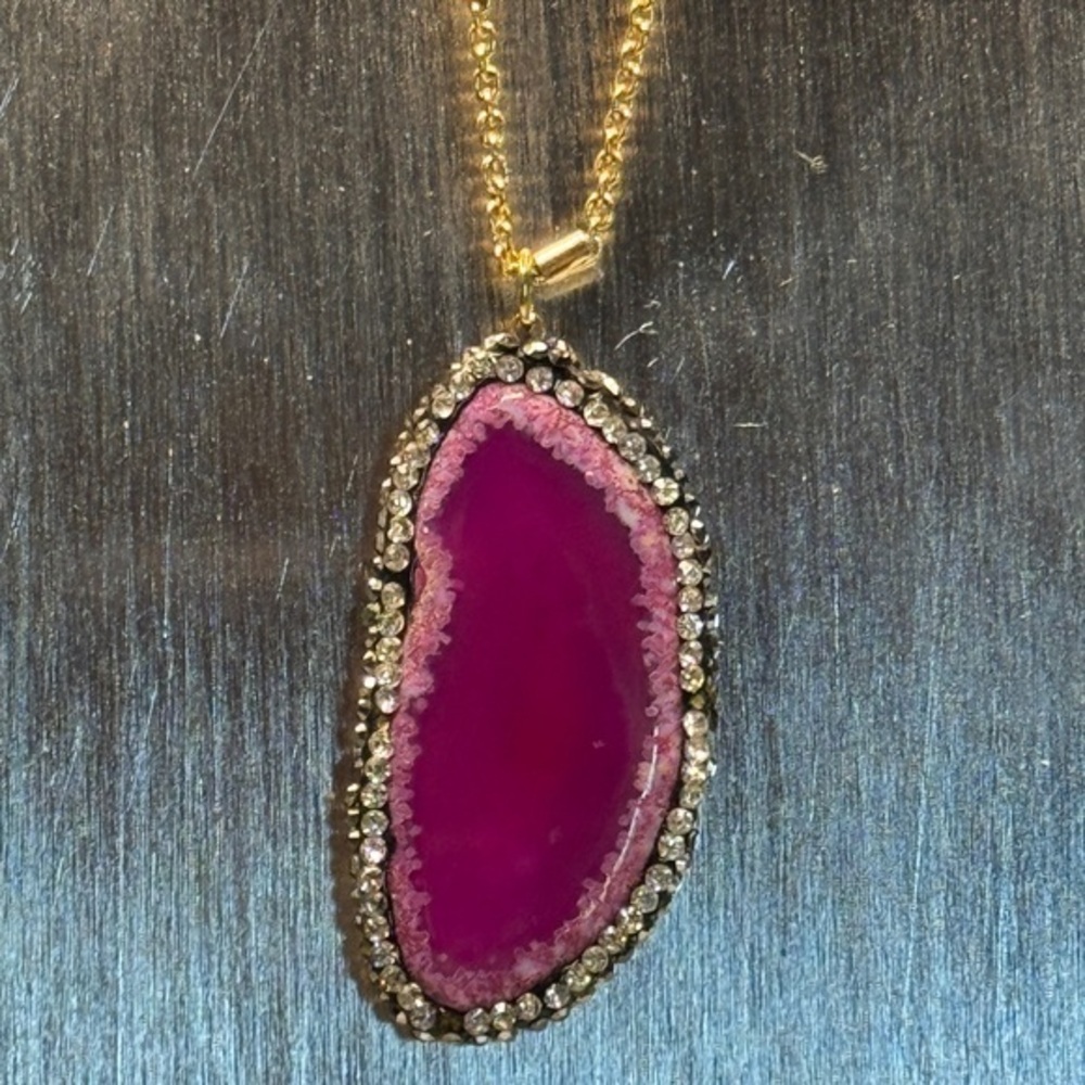 Fuchsia Druzy Agate Pendant Necklace – Gold Chain EUC